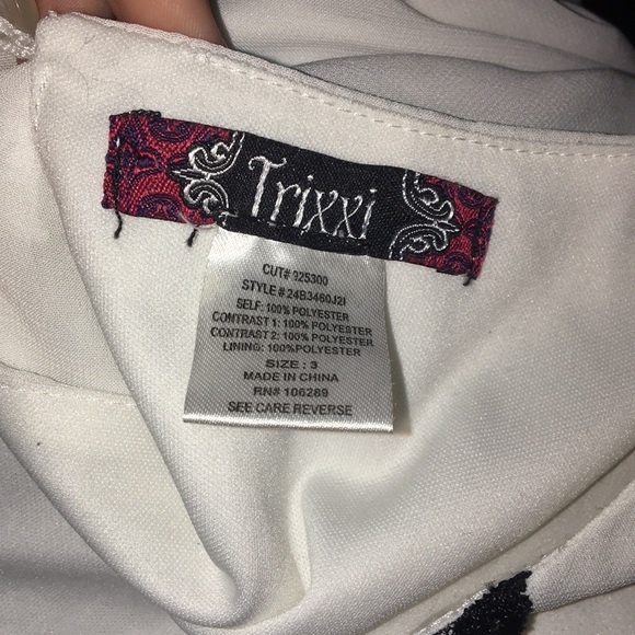 White & Black Dress with Lace front panel size 3 - Picture 3 of 3